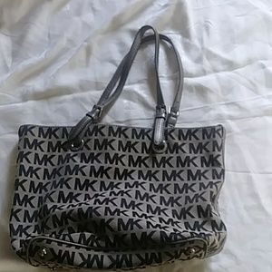 Michael Kors Bags - Michael Kors pocketbook handbag tan black. Michael Kors Bags - Michael Kors pocketbook handbag tan black.